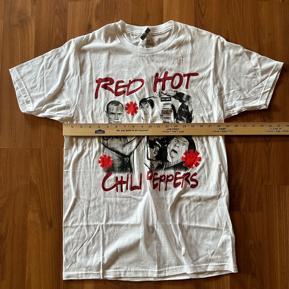 🎸 NWT Red Hot Chili Peppers 🌶️ T-shirt size Medium 🆕 Hot Topic 🎸 - Picture 3 of 6